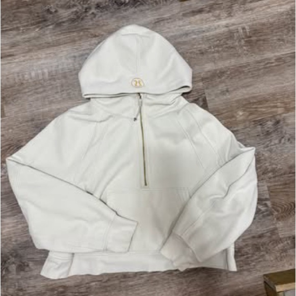 Lululemon Scuba 1/2 Zip with Gold Logo